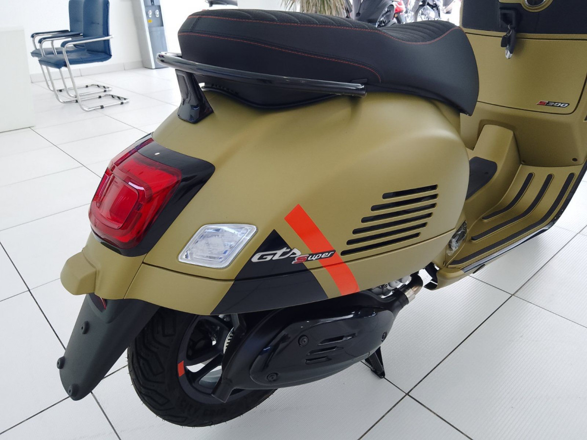 Vespa GTS 300 HPE Super S 