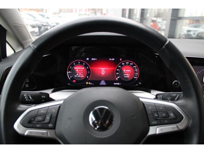 Volkswagen Golf 8 1.0 TSI Life 