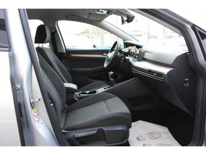 Volkswagen Golf 8 1.0 TSI Life 