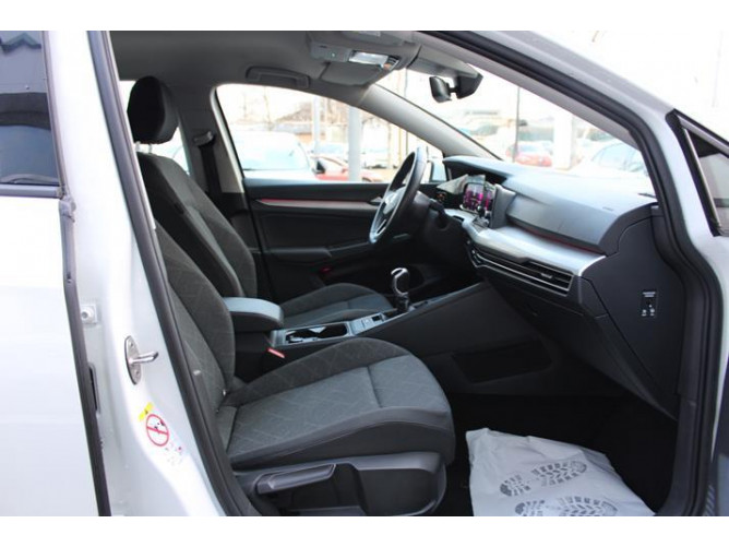 Volkswagen Golf 8 1.0 TSI Life 