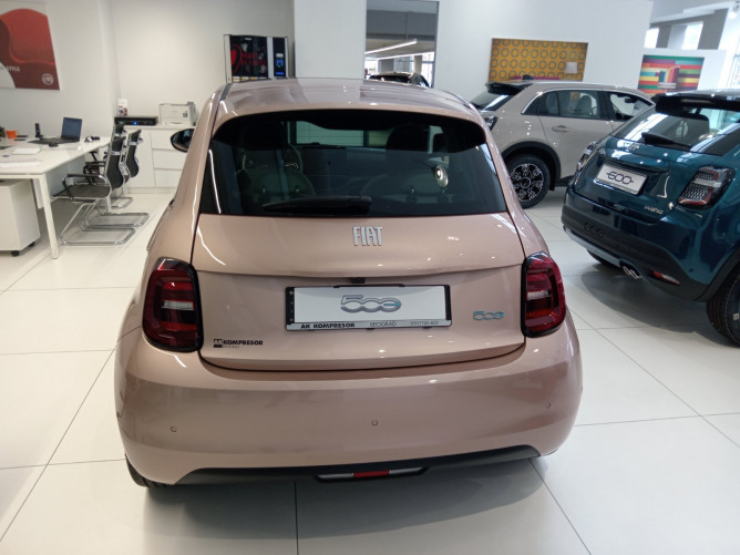 Fiat 500e BEV Hatchback 23,65 KWH 95ks  –LA PRIMA 